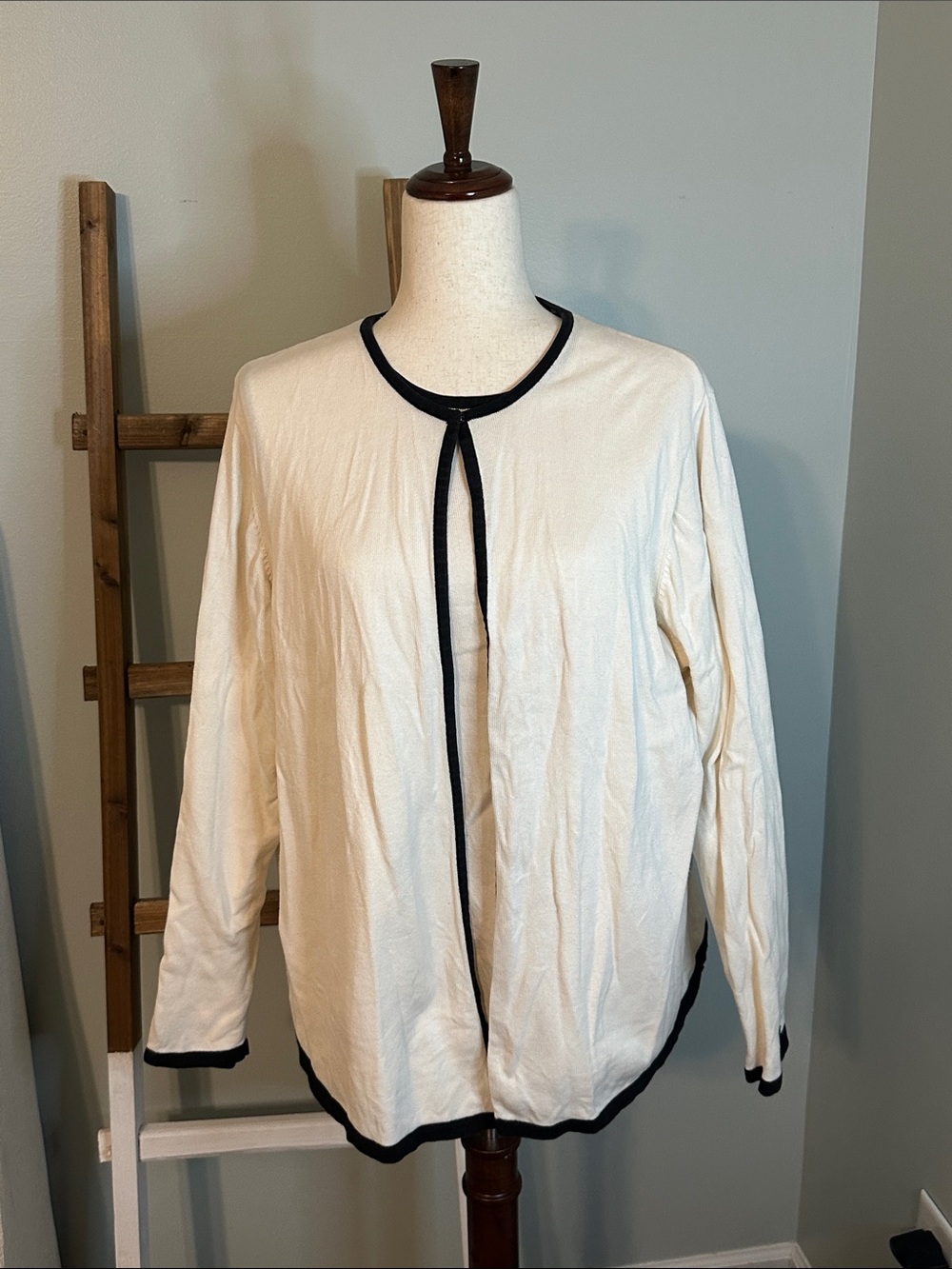Karen Scott Cream Open-Front Cardigan with Black Trim and Matching Camisole 1X